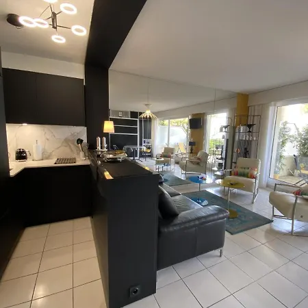 Moderne Avec Terrasse Vue Et Parking à - Fr-1-474-205