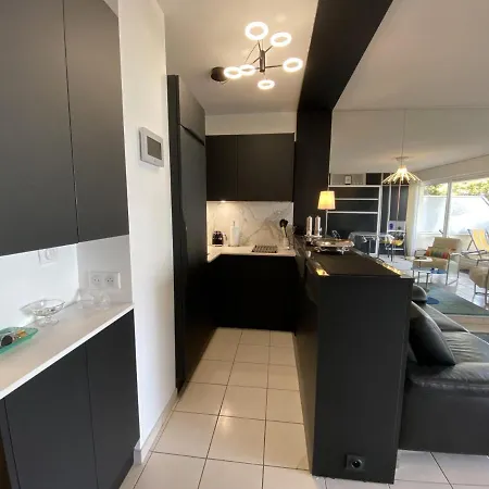 Moderne Avec Terrasse Vue Et Parking à - Fr-1-474-205 *