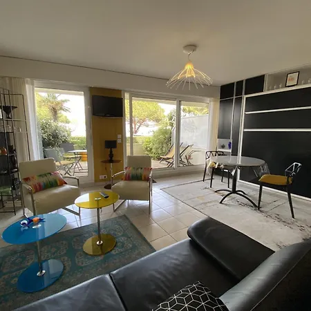 Moderne Avec Terrasse Vue Et Parking A - Fr-1-474-205